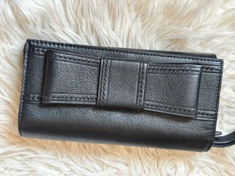 **Black Kate Spade bow wallet—GREAT condition**