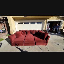 Red Sectional Couch❤️( FREE DELIVERY 🚚 )