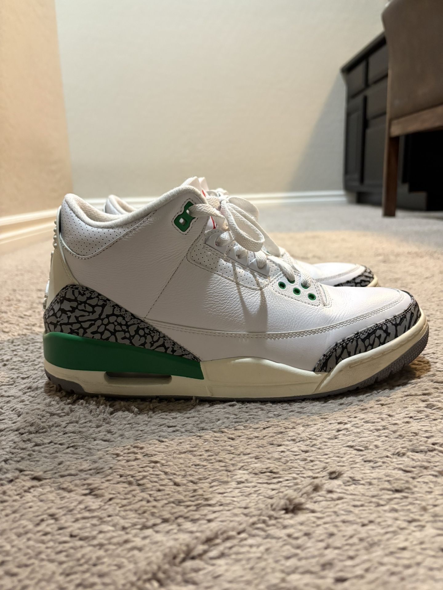 Jordan 3 Lucky Green. Size 9.5M
