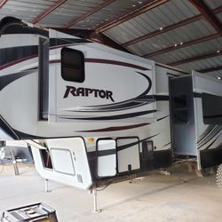 2014 Keystone Raptor 35ft toy hauler 12ft king garage delivered/ setup