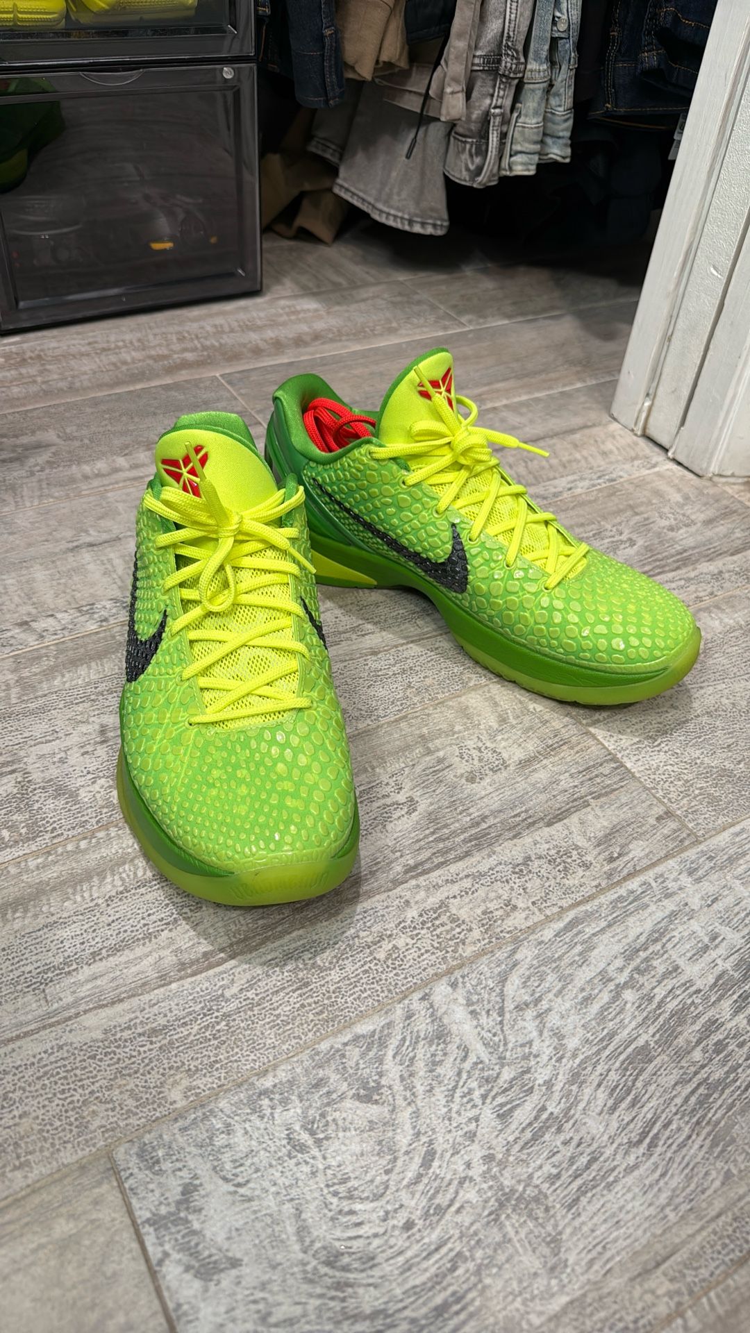 Kobe 6 Grinches Size 12