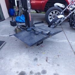 Wheelchair lift