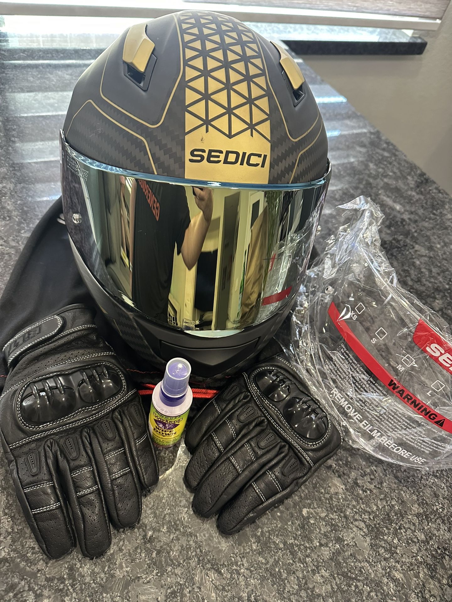 Sedici Strada II Primo Carbon Helmet Carbon/Gold 2XL, BILT Gloves
