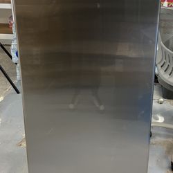 Frigidaire Upright Freezer – Works Great