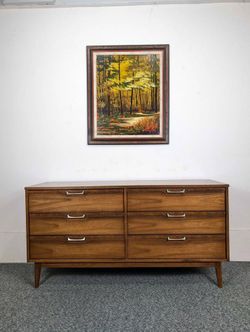 Excellent Mid Century Modern 6 Drawer Lowboy Dresser by Broyhill Lenoir