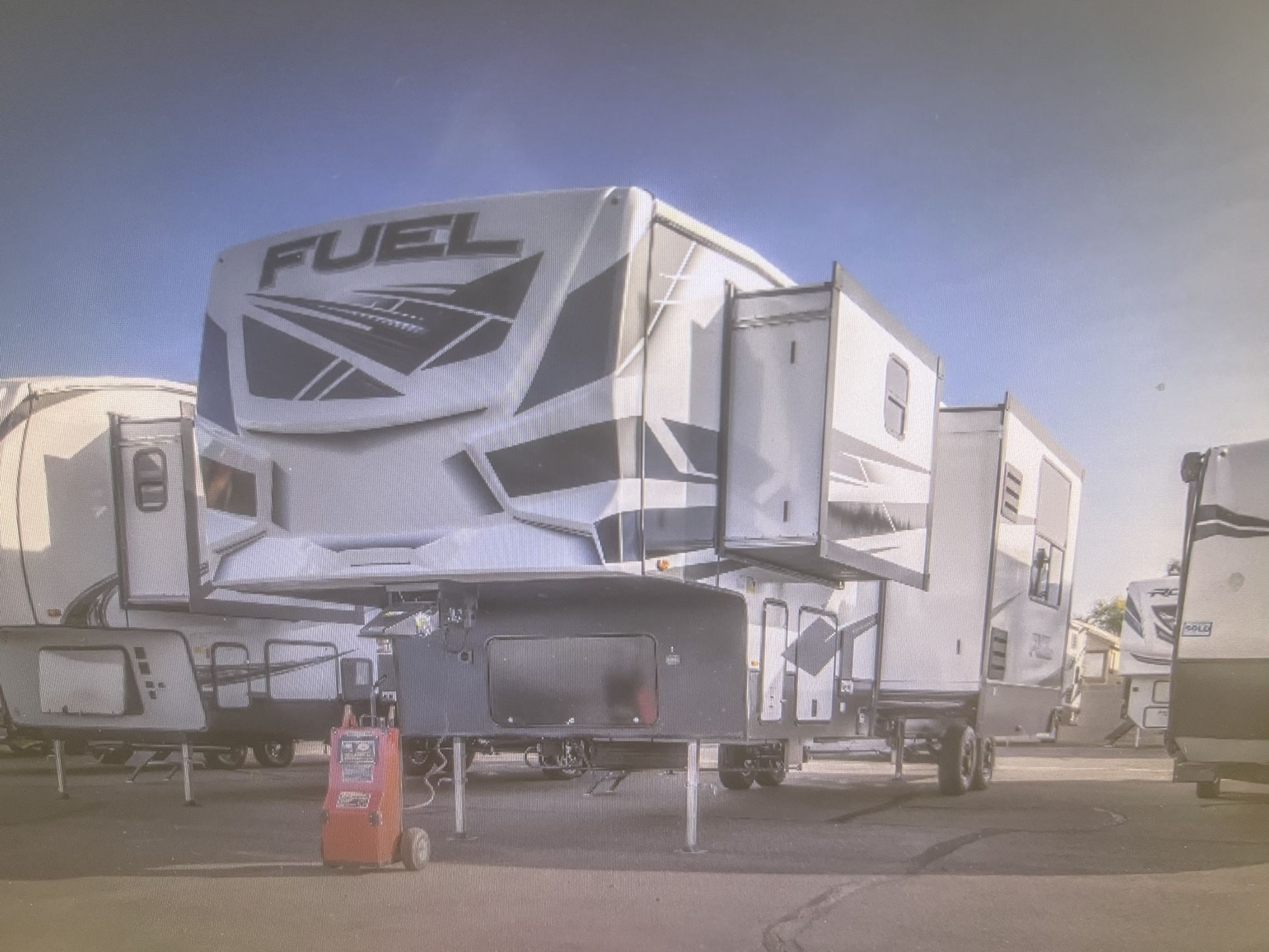 2022 FUEL 362 TOYHAULER 