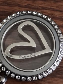 Origami owl silver hinge crystal locket oval flat chain necklace with heart