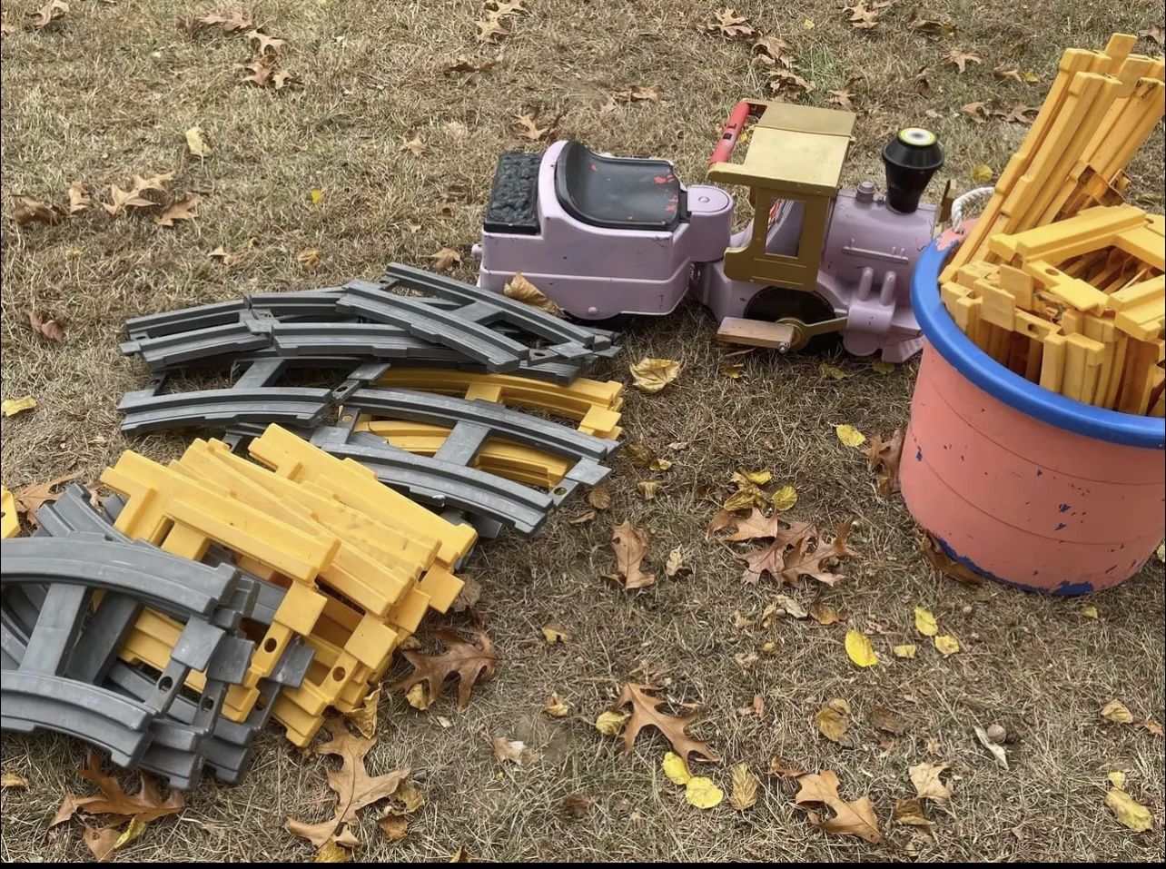 2 Pegperego Trains And Tracks