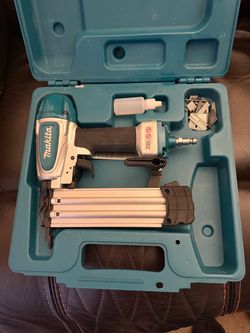 Makita AF-506 Pneumatic Brad Nailer