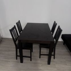 Dining table With 4 Chairs (like New)