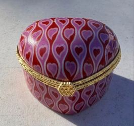 Heart-Shaped Porcelain Trinket Box