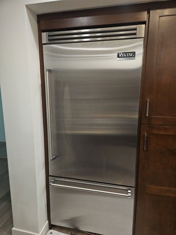 VIKING 36in Refrigerator & Freezer