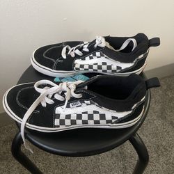 Vans Size 6 in Womans
