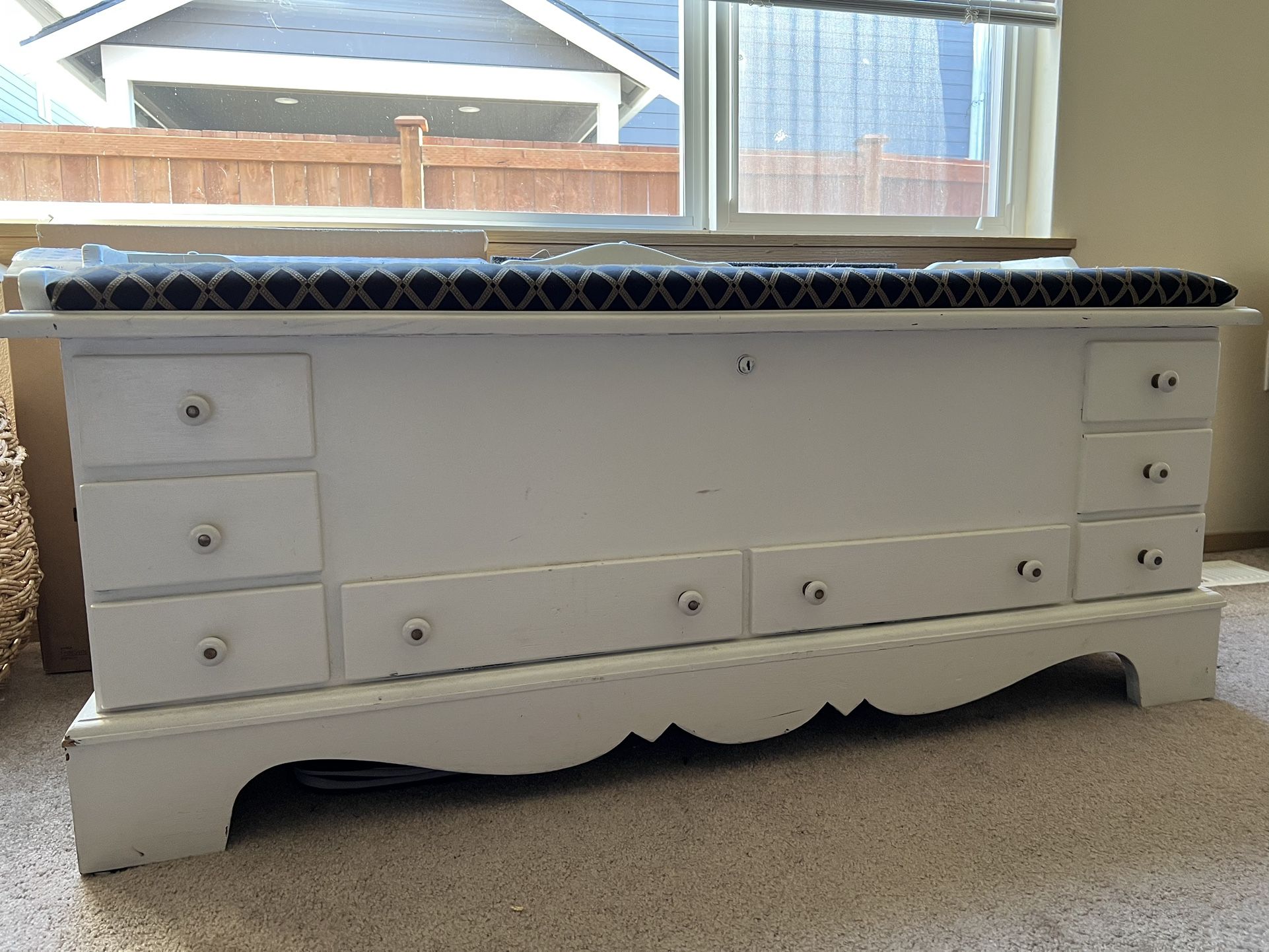 white patterned storage bench for Sale in Marysville, WA - OfferUp