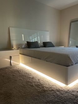 Modern White Gloss Platform Bed with LED Base