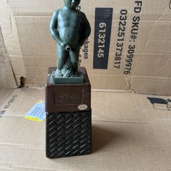 Vintage Manneken Pis Style Statue – Decorative Novelty Figurine