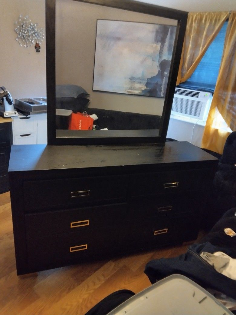 Dresser 