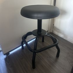 🪑✨ Like-New KODA Ultra Cushioned Pneumatic Shop Stool – Adjustable! ✨🪑