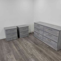 Dresser and 2 nightstands  - Cómoda y 2 mesitas de noche