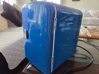 Astro AI mini fridge/cooler