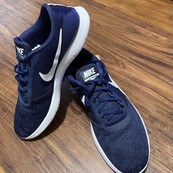TENIS NIKE COLOR AZUL NÚMERO EN LA FOTO 