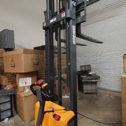Electric walkie stacker (forklift)