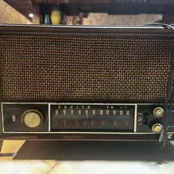 Zenith Long Distance Radio Model K731