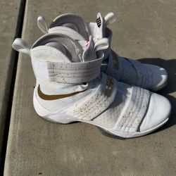 NIKE LEBRON ZOOM SOLDIER 10 **MEN SIZE 12**