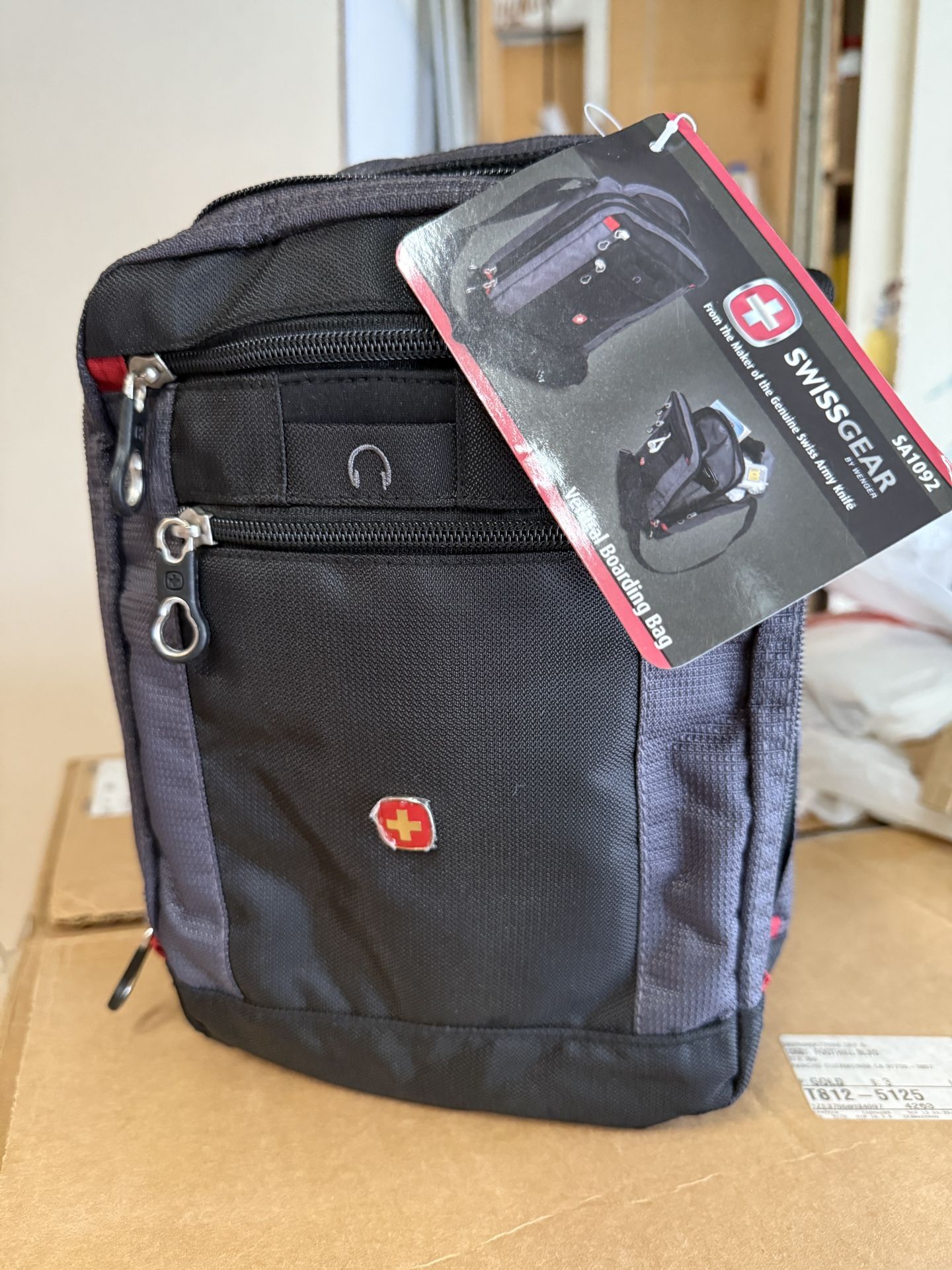 SWISSGEAR 1092 Vertical Travel Bag - Black