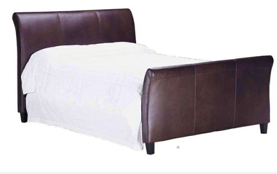Sleigh Bed (Free)