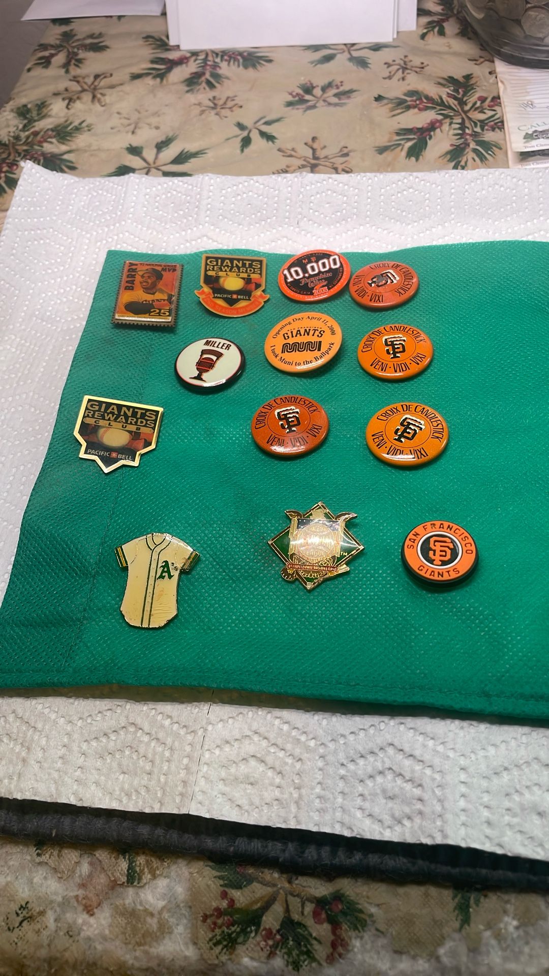 Vintage Baseball,Football and Hockey Pins