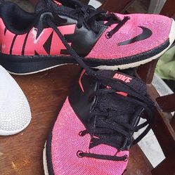Girls Nikes 6y