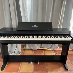 YAMAHA CLAVINOVA PIANO
