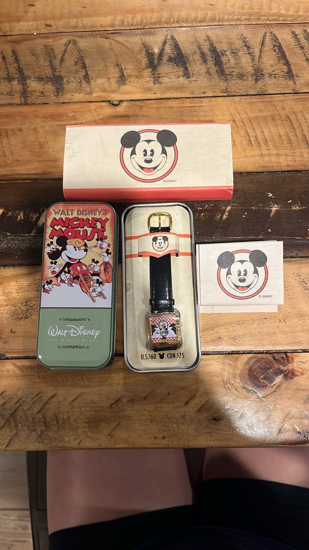 Minnie Mouse Diner Fossil Watch With Genuine Leather Band