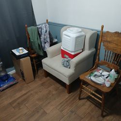 2 Free Beige Chairs