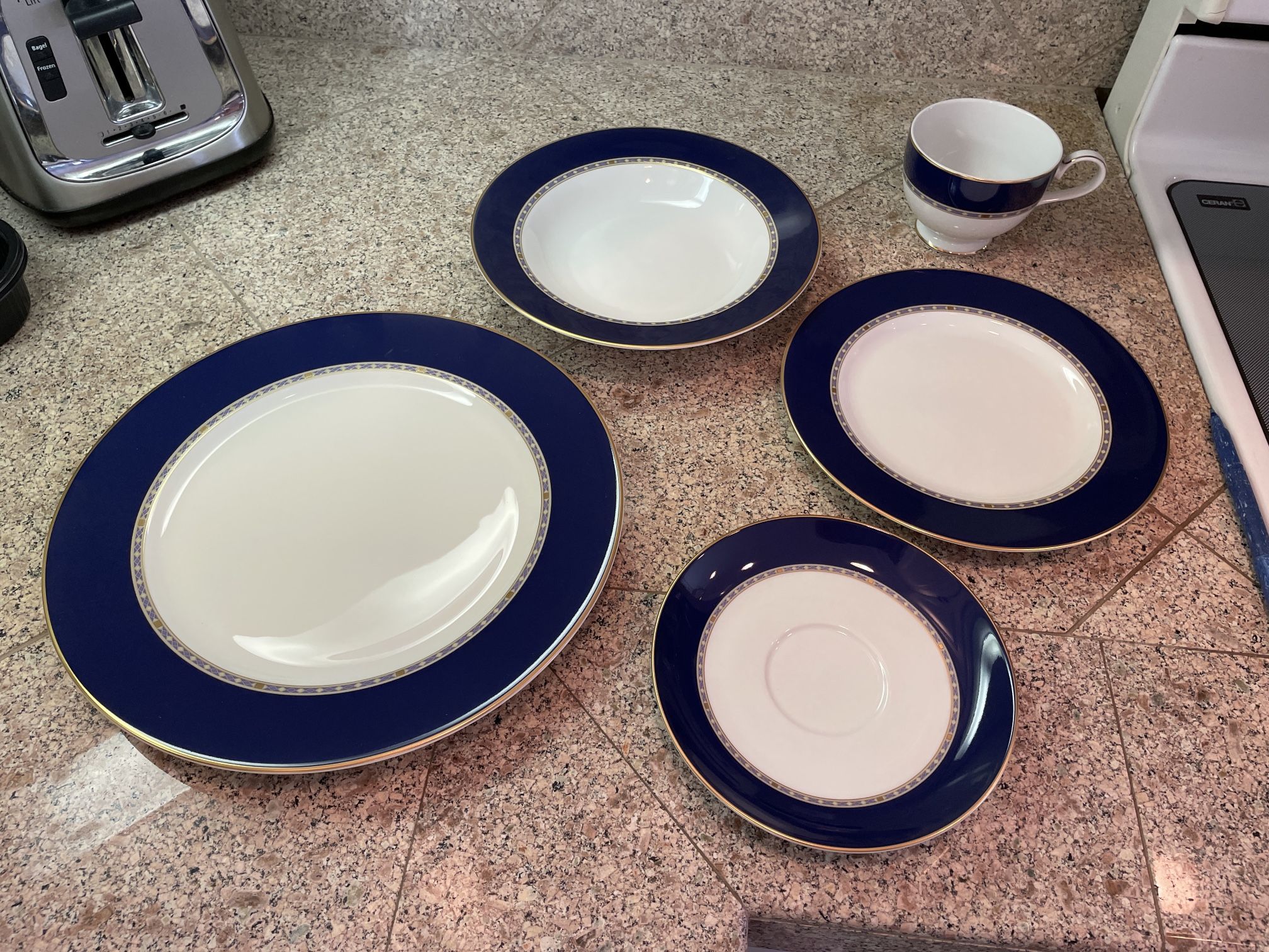 China – Set Of Eight Place Settings, Mikasa, Embassy Brand, With Cups, Excellent Condition