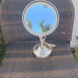 Magnifying mirror With Light 