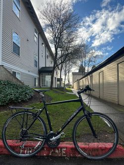 Trek 7.3 FX Hybrid / Commuter Bike – 22.5” (57 cm) Aluminium Bicycle