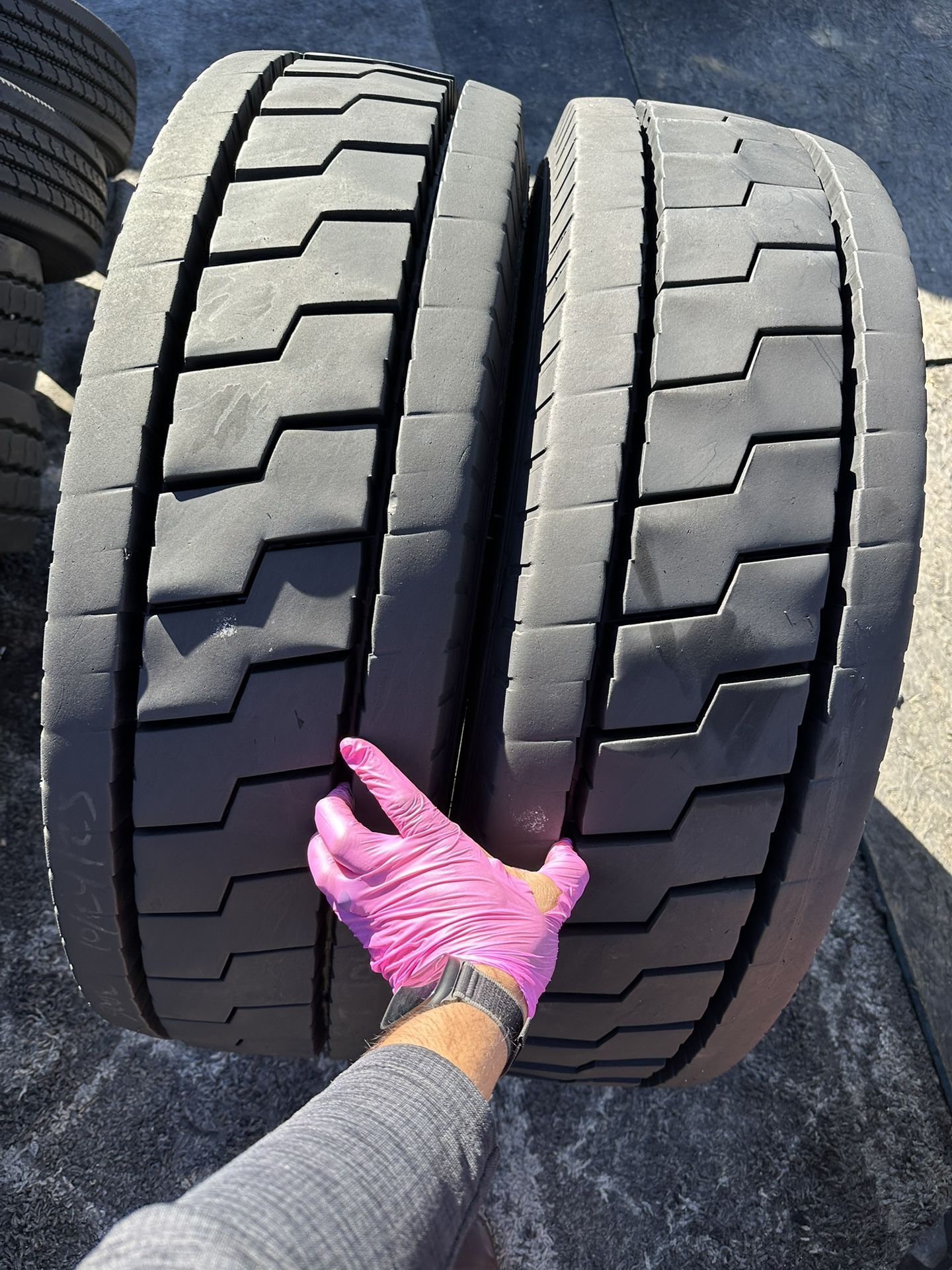 280/75/22.5 Michelin X Terminal For Airport Vehicles Or Port Vehicles 