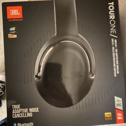 JBL TOUR ONE WIRELESS HEADPHONES