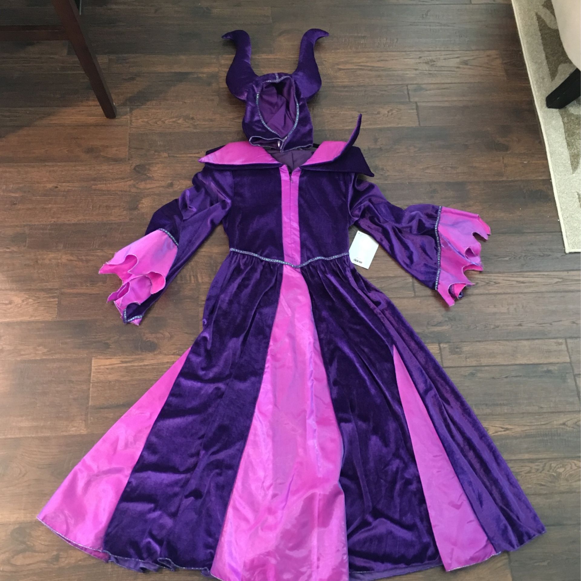 New Disney’s Maleficent Kid/tween Costume perfect to wear for disneyland trip