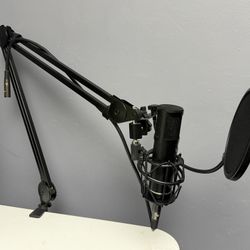 Sterling Audio Podcast mic with stand