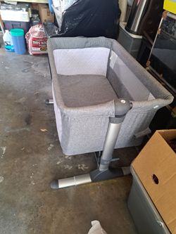 Baby bed side sleeper/ Bassinet