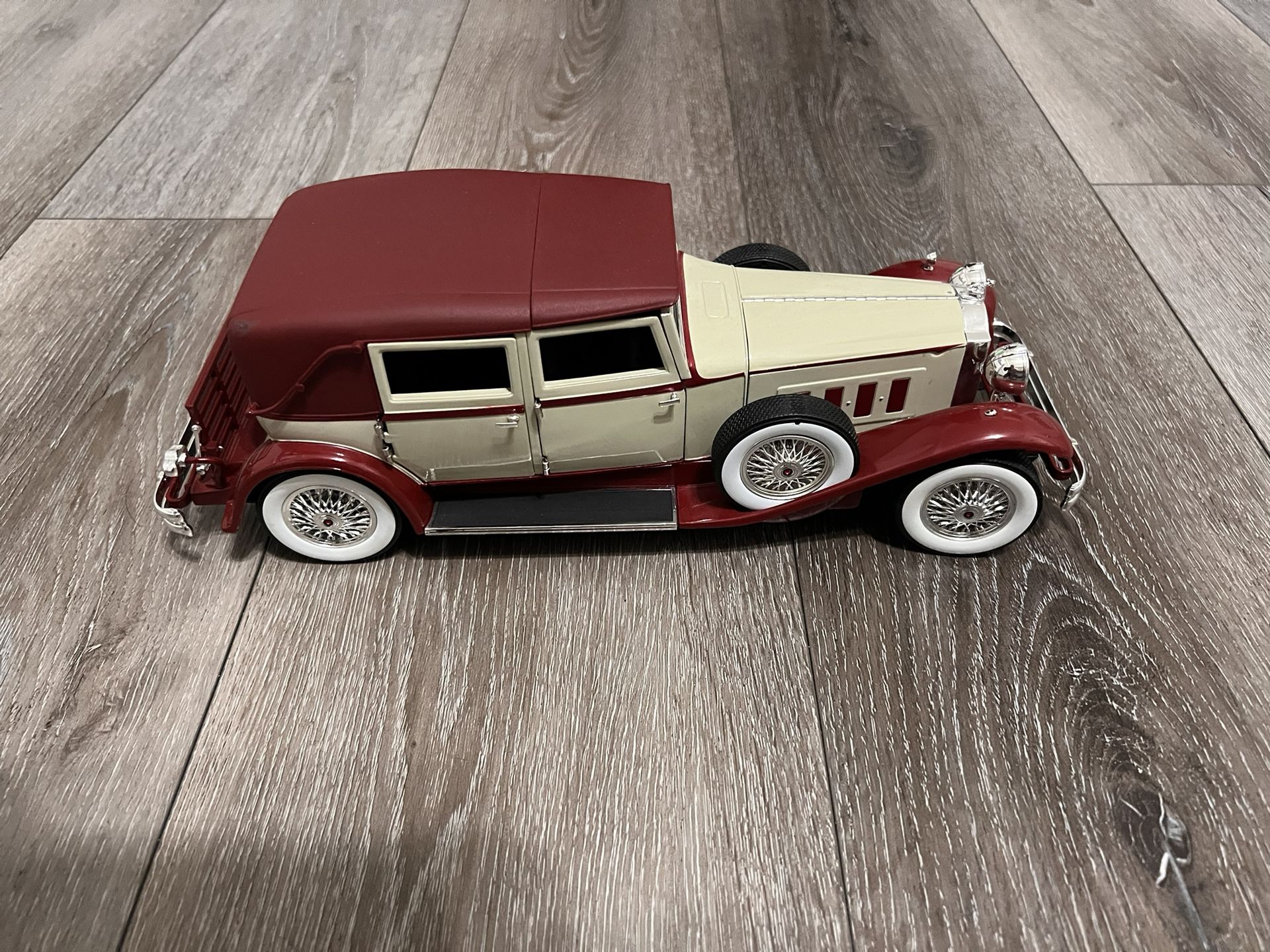 Diecast 1/18 Scale Signature Models 1930 Packard 