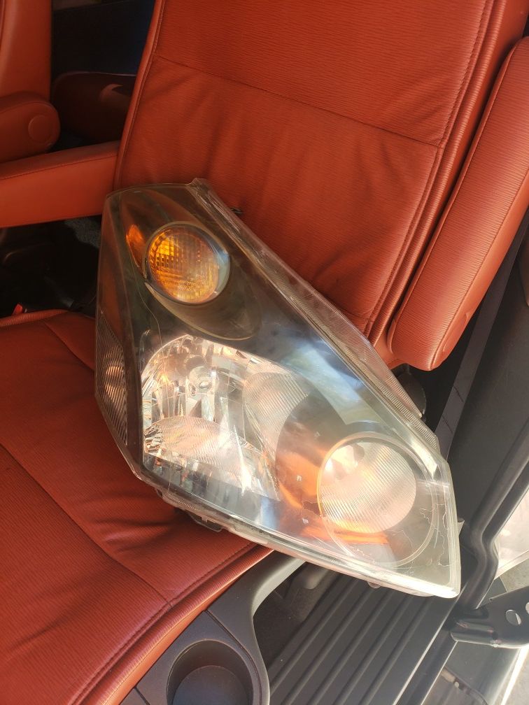04-09 Nissan Quest passenger headlight