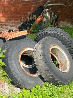 Dump Truck tires and rims Dump Truck tires and rims