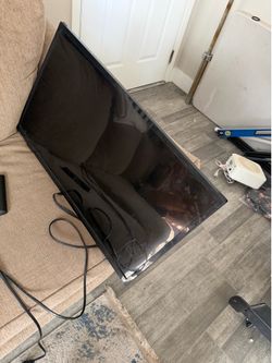Amazon Fire TV 32” w/ Mount