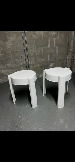 2 Chairs / Bench