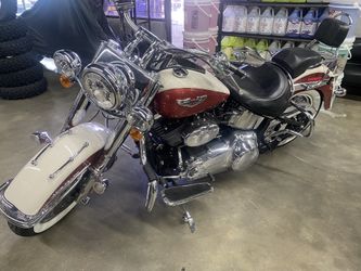 Harley Davidson Softail Deluxe Cruiser -1690cc