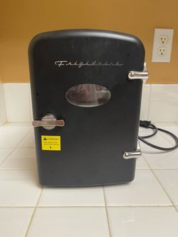 Frigidaire Retro Mini Fridge Black